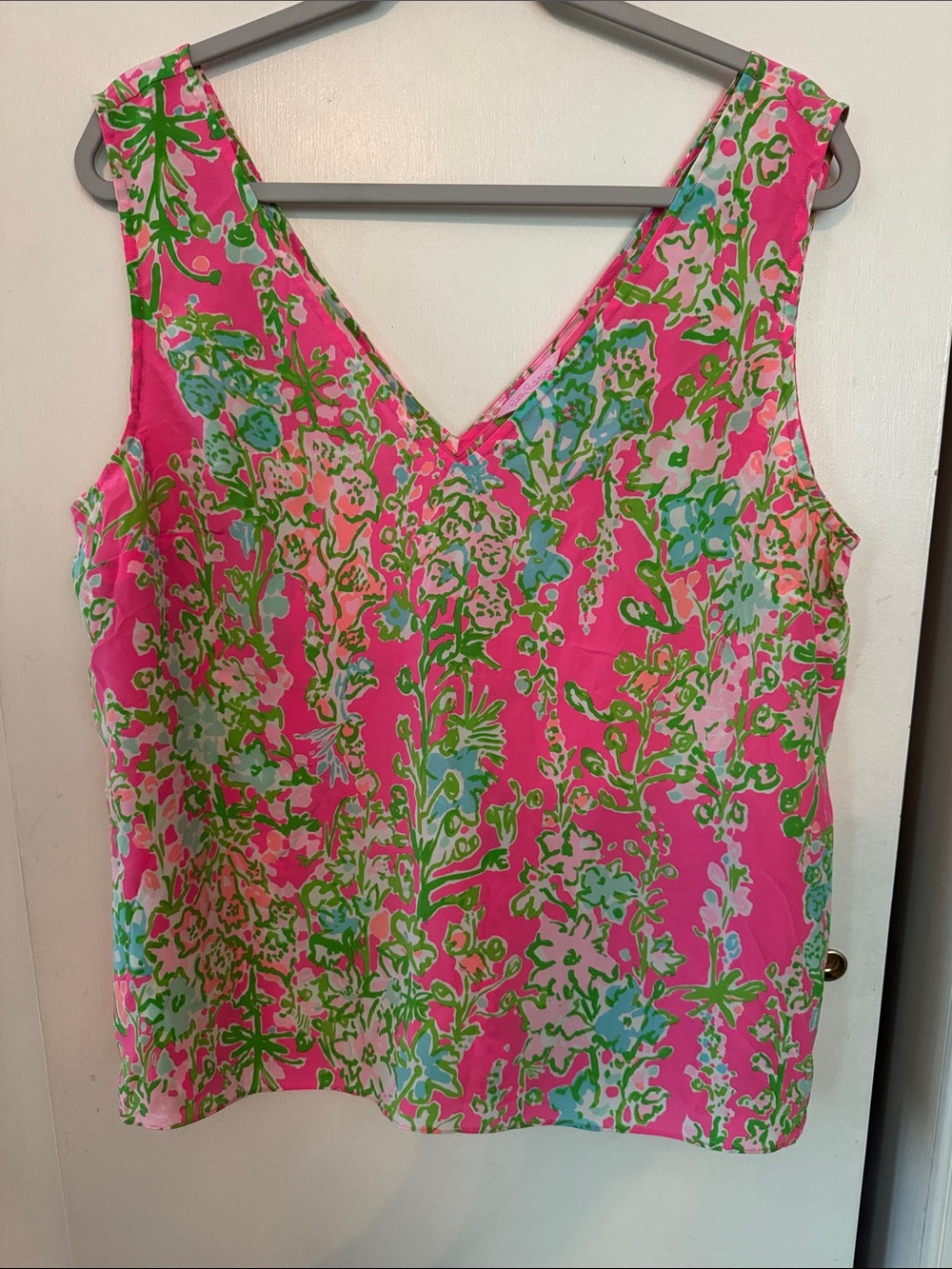 Lilly Pulitzer 100 % Silk Top Size XL About 22.5 inches pit to pit
